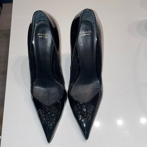Versace black leather pump